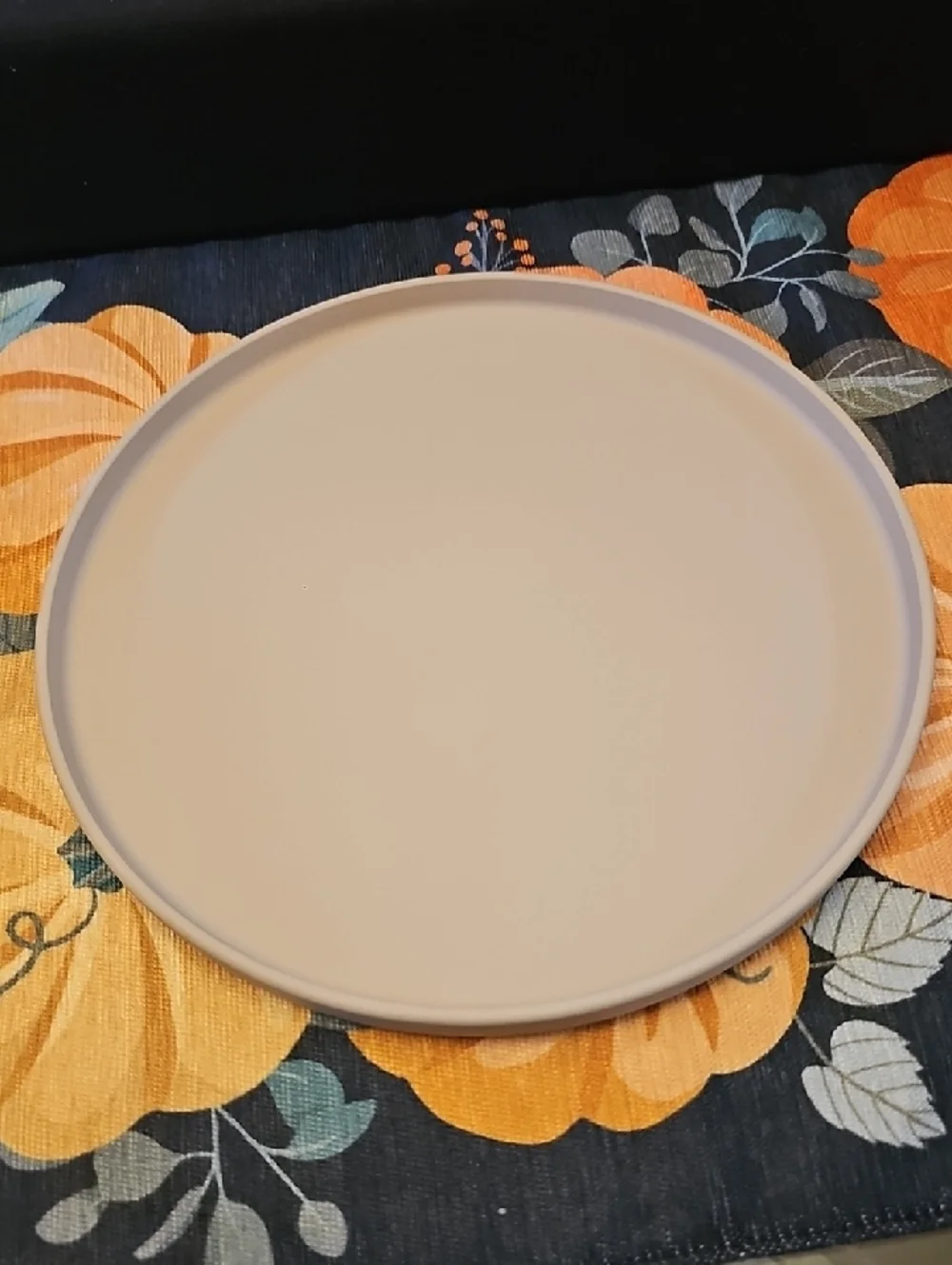 Villeroy & Boch Neutral Ceramic Wall Plate Trio in Beige and Cream
